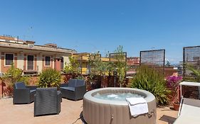 Penthouse With Jacuzzi On Private Terrace In Trastevere